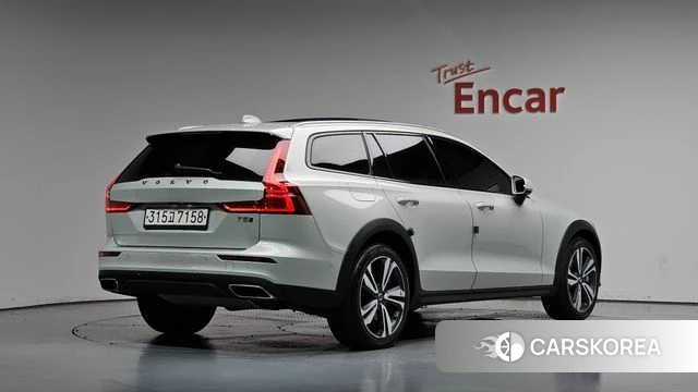 Volvo V60 Cross-Country 2nd Generation 2020 Серебристо-серый из Кореи