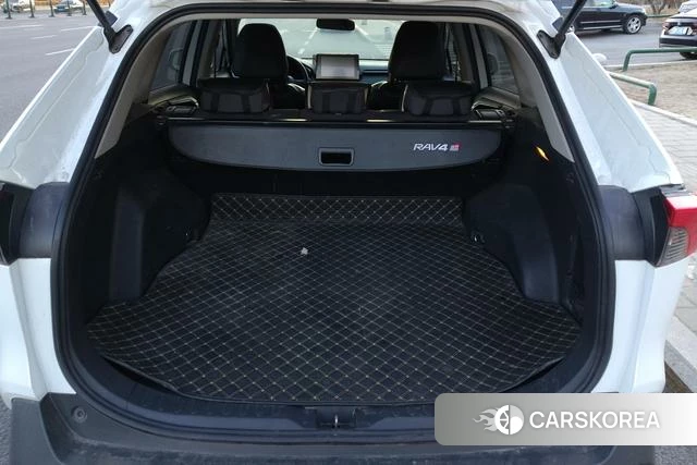 Toyota RAV4 2021 Белый из Китая