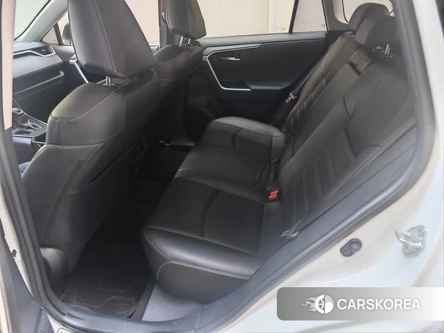 Toyota RAV4 2021 Белый из Китая
