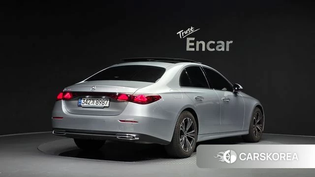 Mercedes-Benz E-Class W214 2024 Серебристо-серый из Кореи