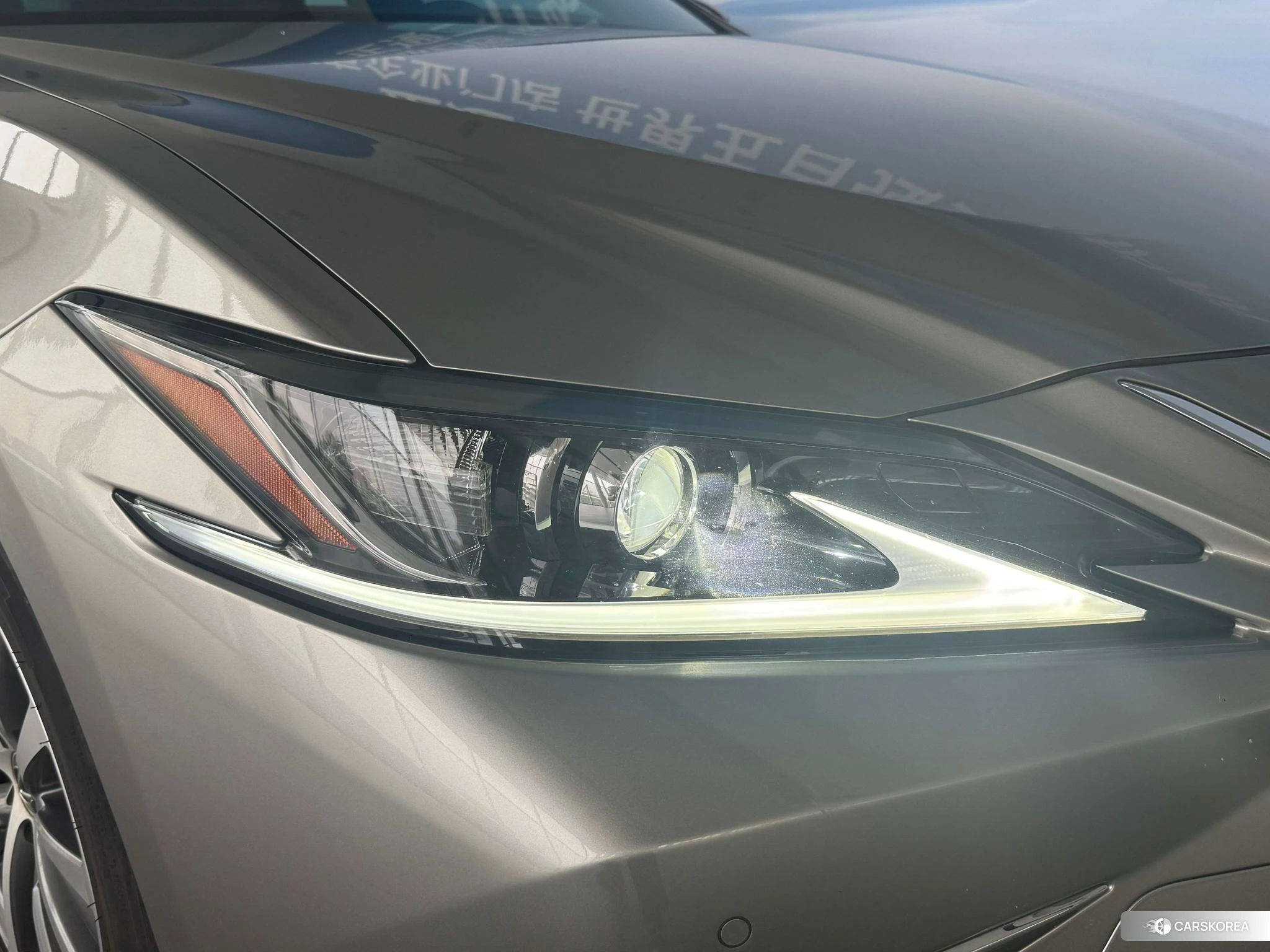 Lexus ES 2019 Серебристо-серый из Китая