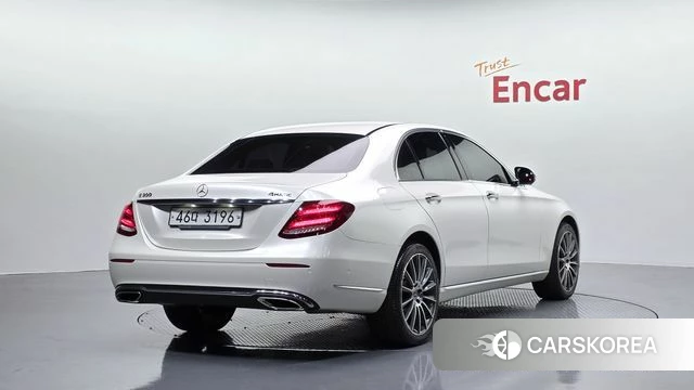 Mercedes-Benz E-Class W213 2018 Белый из Кореи