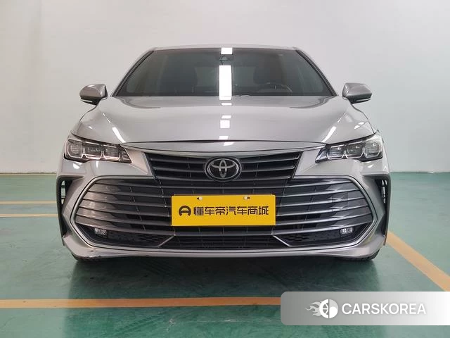 Toyota Avalon 2022 Серебристо-серый из Китая