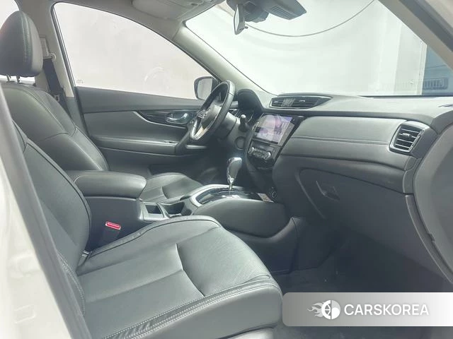 Nissan X-Trail 2021 Белый из Китая