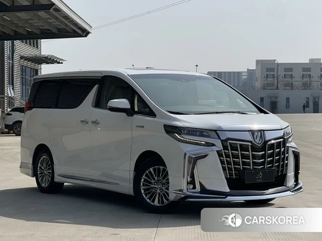 Toyota Alphard 2021 Белый из Китая