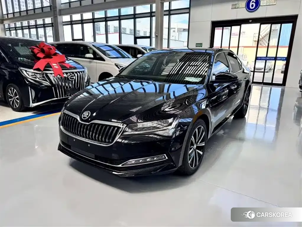 Skoda Superb 2026 Черный из Китая