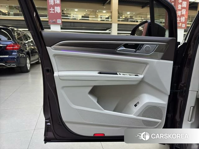 Volkswagen Viloran 2021 Красный из Китая