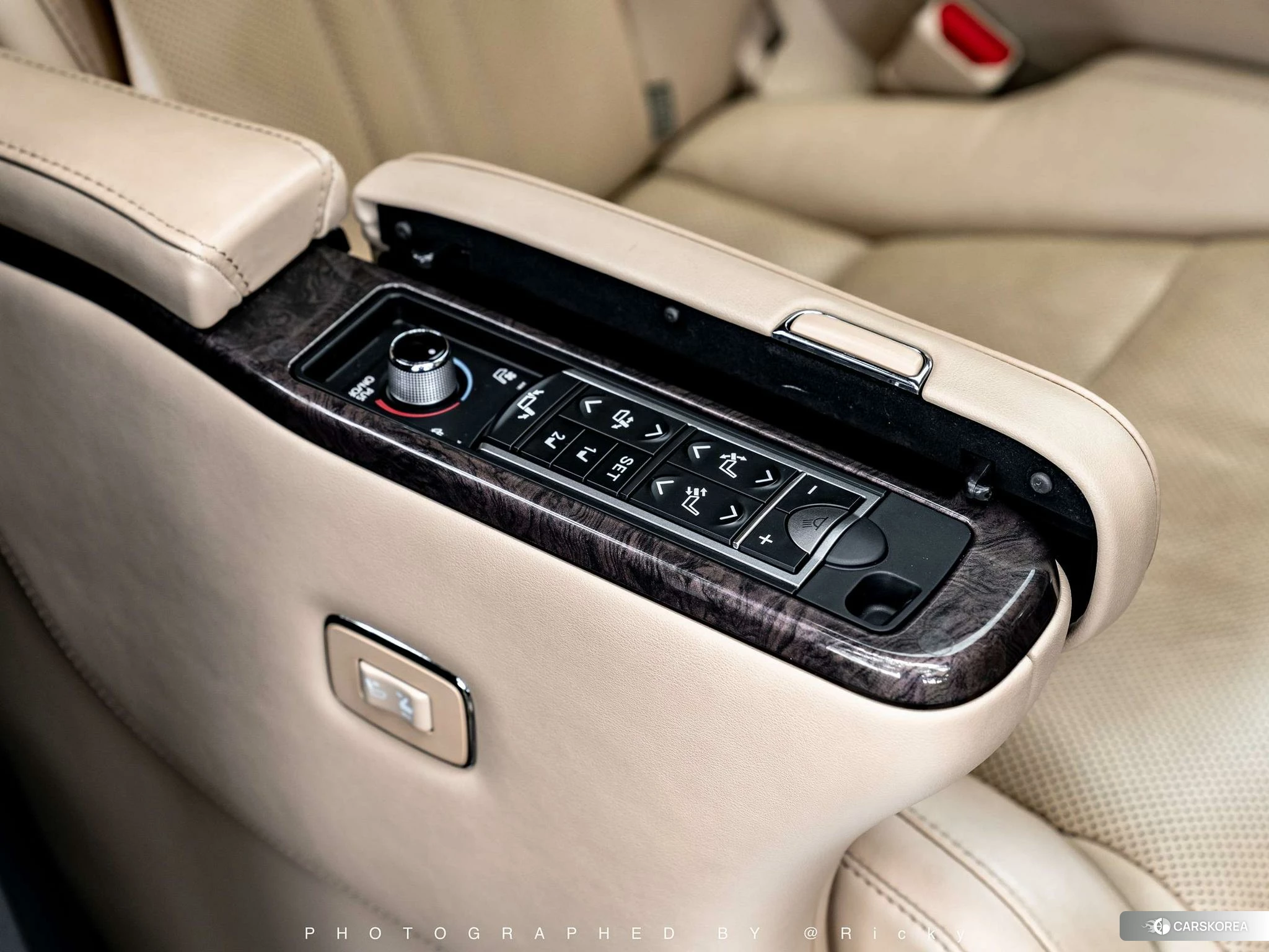Toyota Alphard 2021 Черный из Китая