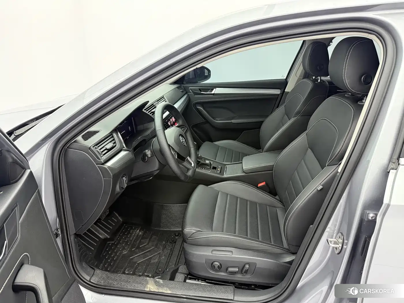 Skoda Superb 2024 Silver/gray из Китая