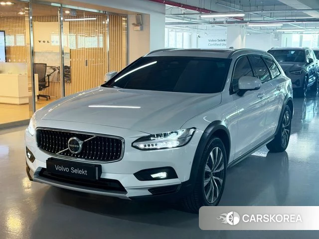Volvo V90 Cross-Country 2025 Белый из Кореи