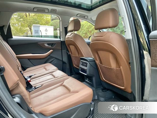 Audi Q7 2021 Черный из Китая