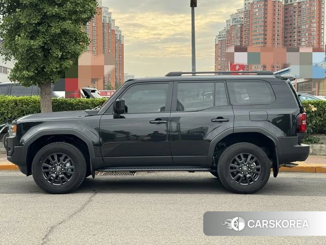 Toyota Land Cruiser 2025 Черный из Китая