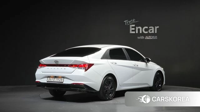 Hyundai Avante Hybrid (CN7) 2023 Белый из Кореи