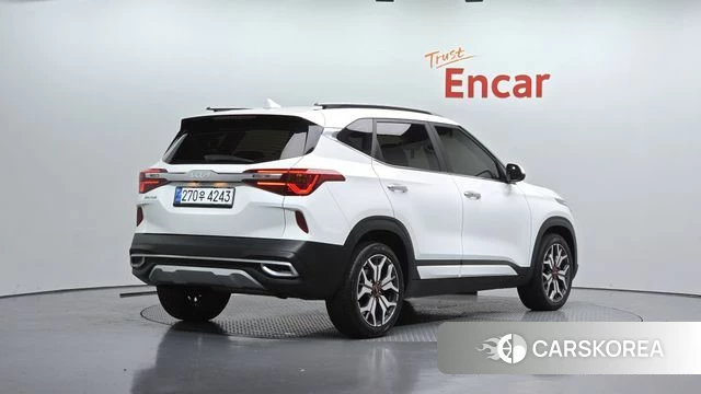 Kia Seltos 2022 Белый из Кореи