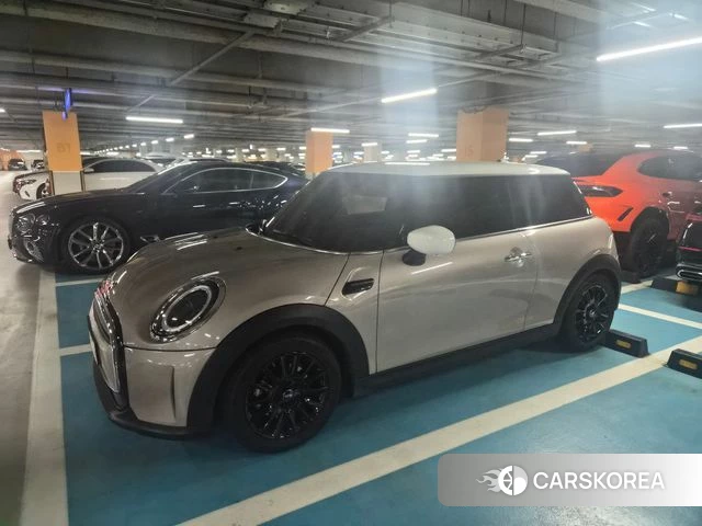 Mini Cooper 2023 Жемчужный двухцветный из Кореи