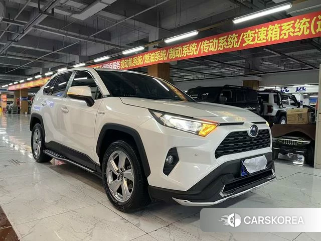 Toyota RAV4 2021 Белый из Китая