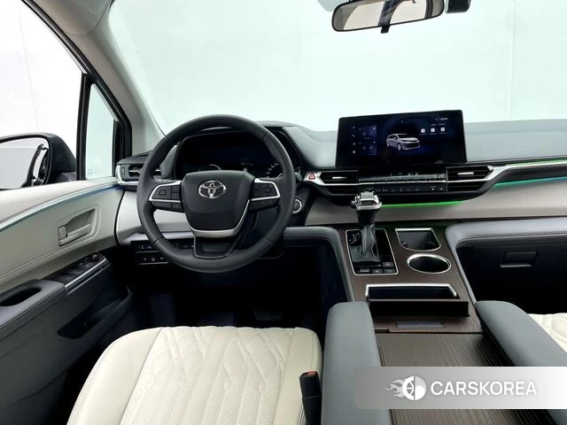 Toyota Sienna 2026 Черный из Китая