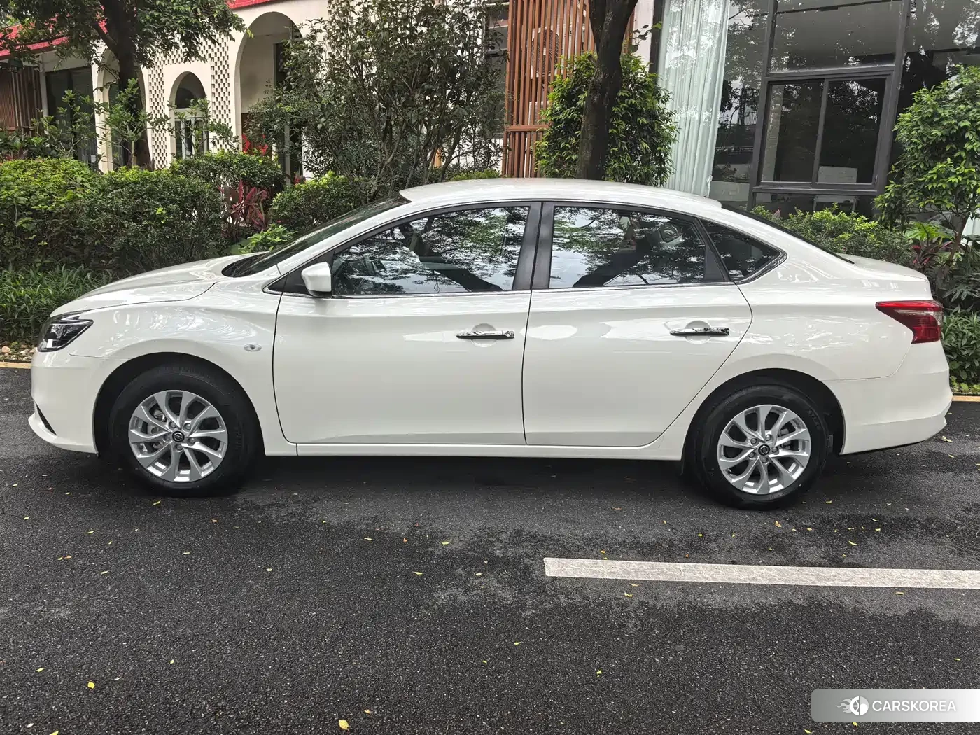 Nissan Sylphy 2024 Белый из Китая