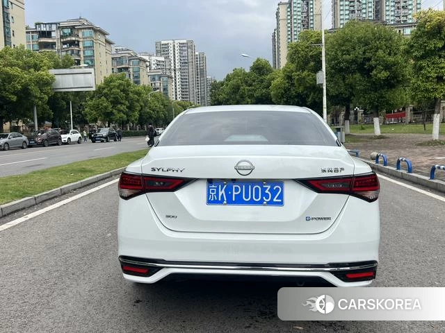 Nissan Sylphy 2024 Белый из Китая