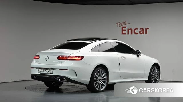Mercedes-Benz E-Class W213 2019 Белый из Кореи