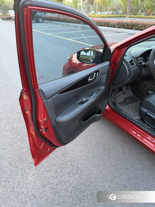 Nissan Tiida 2023 Красный из Китая