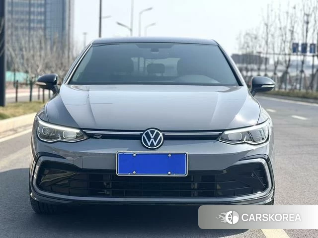 Volkswagen Golf 2024 Серебристо-серый из Китая