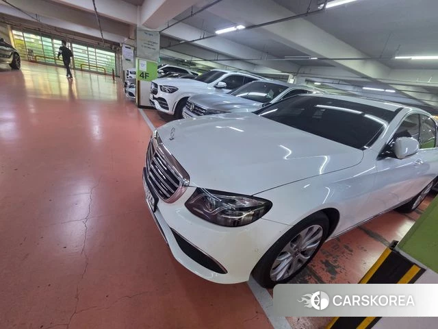 Mercedes-Benz E-Class W213 2019 Белый из Кореи