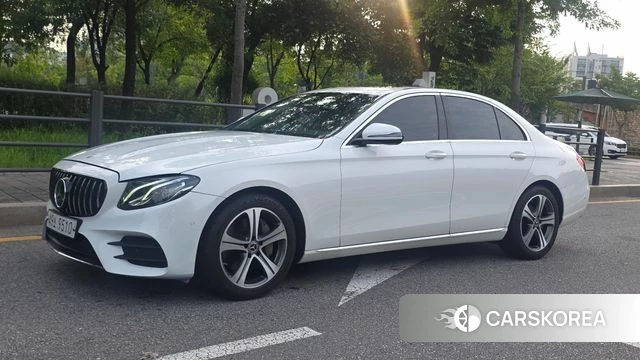 Mercedes-Benz E-Class W213 2019 Белый из Кореи