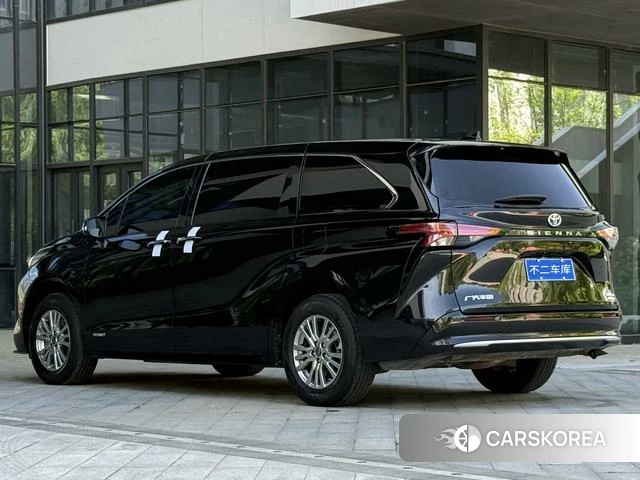 Toyota Sienna 2023 Черный из Китая