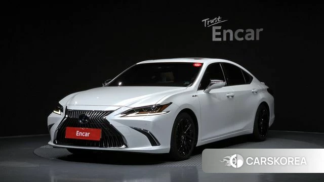 Lexus ES300h 7th generation 2019 Белый из Кореи
