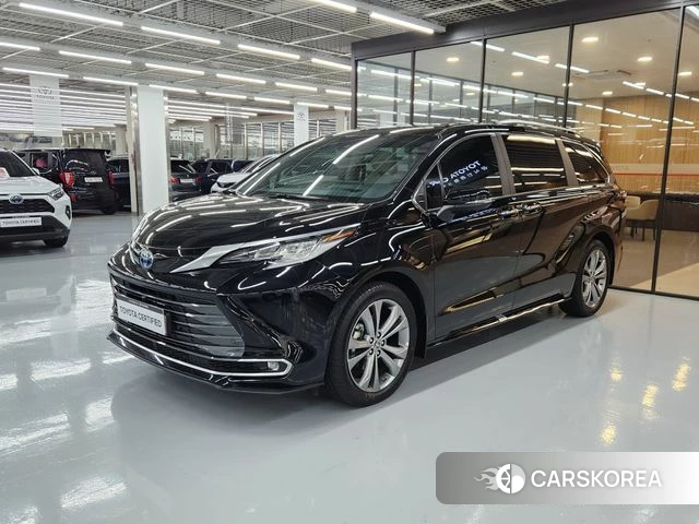 Toyota Sienna 4th Generation 2025 Черный из Кореи