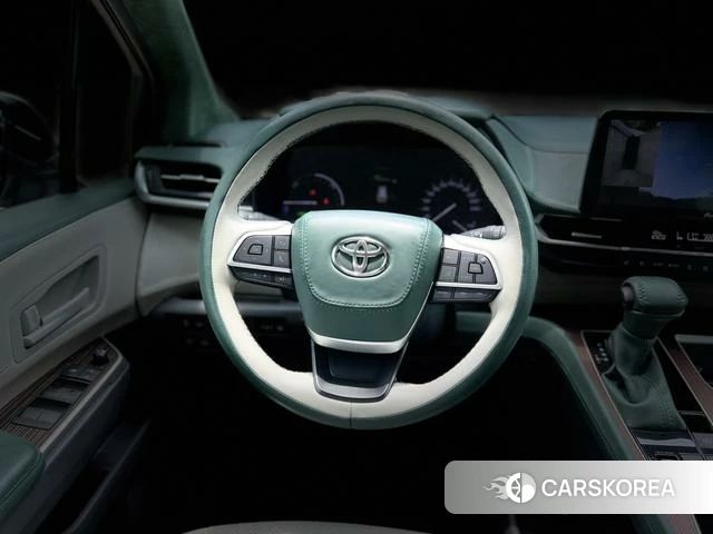 Toyota Sienna 2022 Белый из Китая