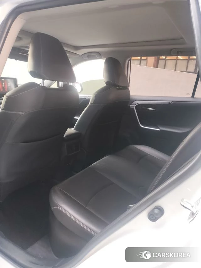 Toyota RAV4 2021 Белый из Китая