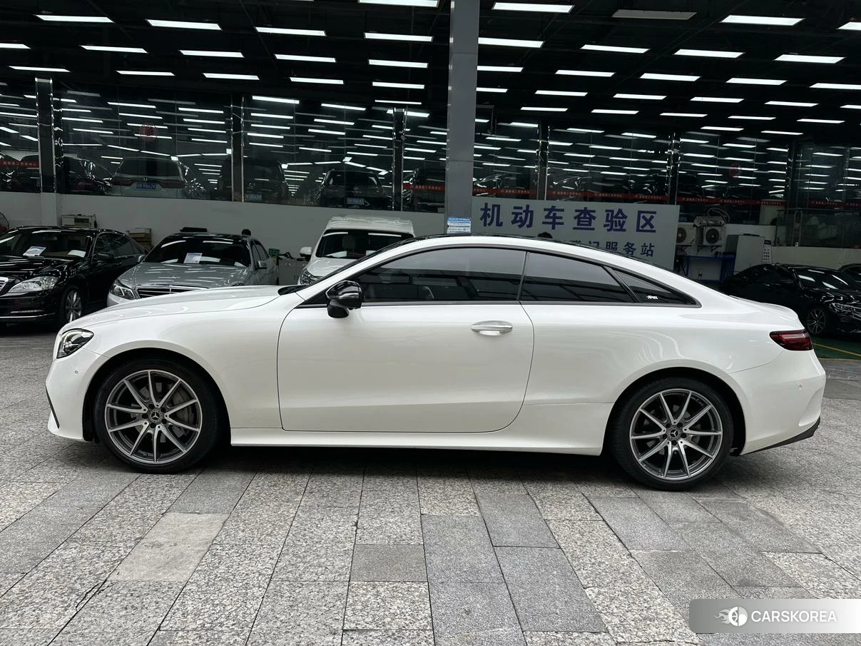Mercedes-Benz E-Class 2021 Белый из Китая