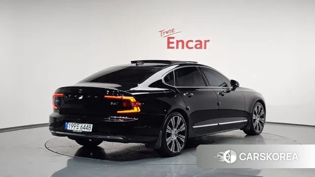 Volvo S90 2023 Черный из Кореи