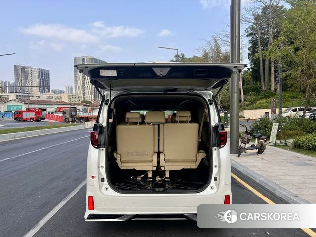 Toyota Alphard 2021 Белый из Китая
