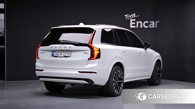 Volvo XC90 second Generation 2025 Белый из Кореи