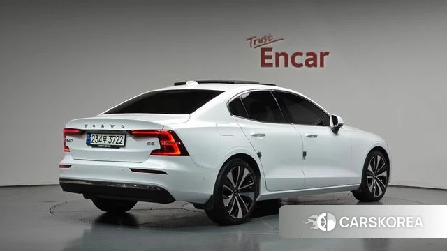 Volvo S60 3rd generation 2023 Белый из Кореи