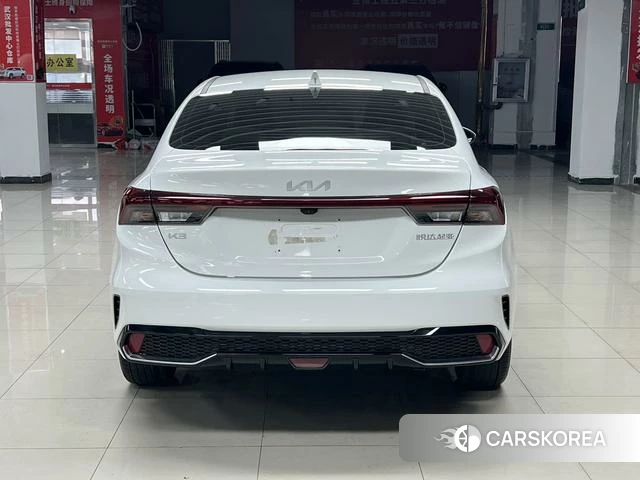 Kia K3 2023 Белый из Китая