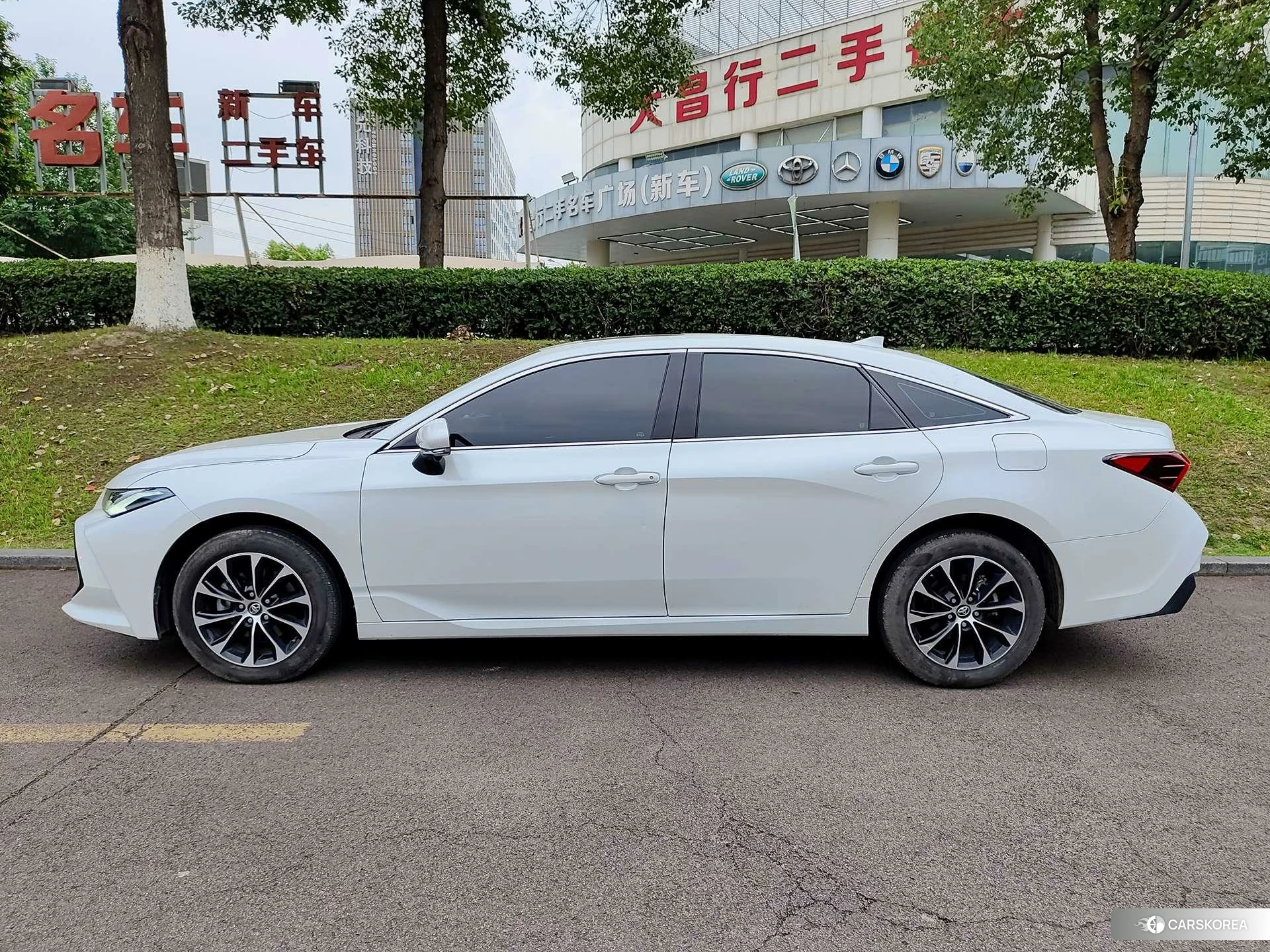 Toyota Avalon 2023 Белый из Китая