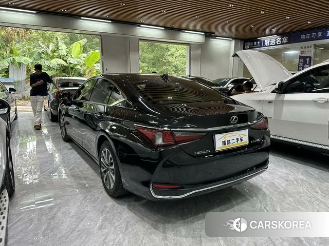 Lexus ES 2023 Черный из Китая