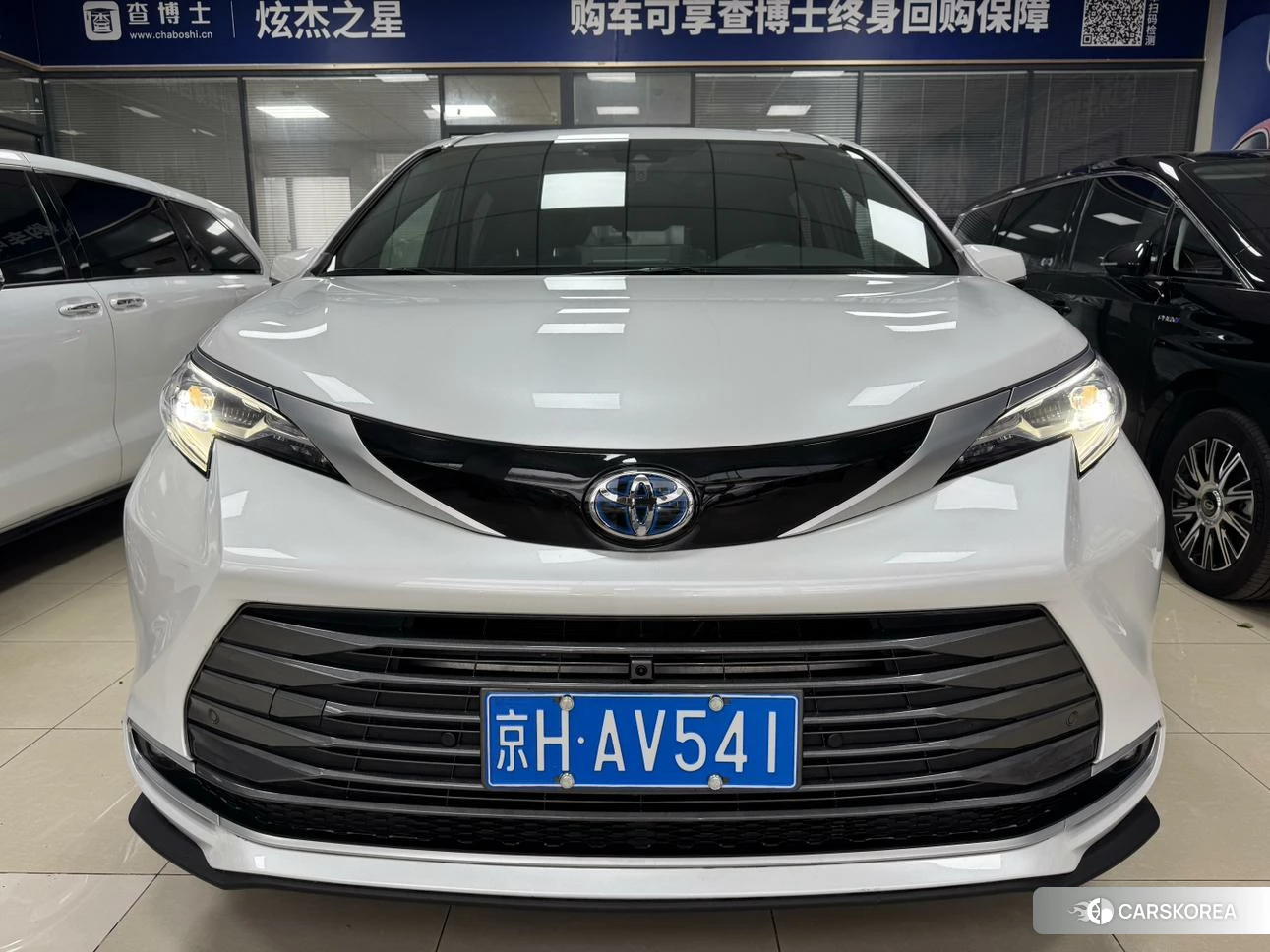 Toyota Sienna 2023 Белый из Китая