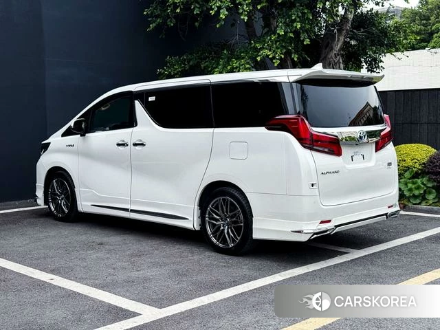 Toyota Alphard 2021 Белый из Китая