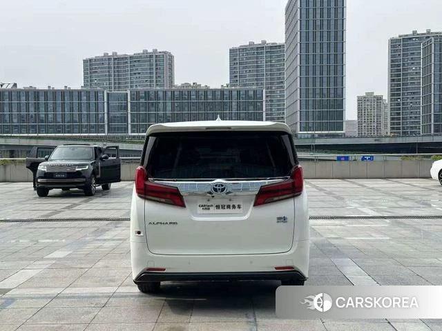Toyota Alphard 2023 Белый из Китая