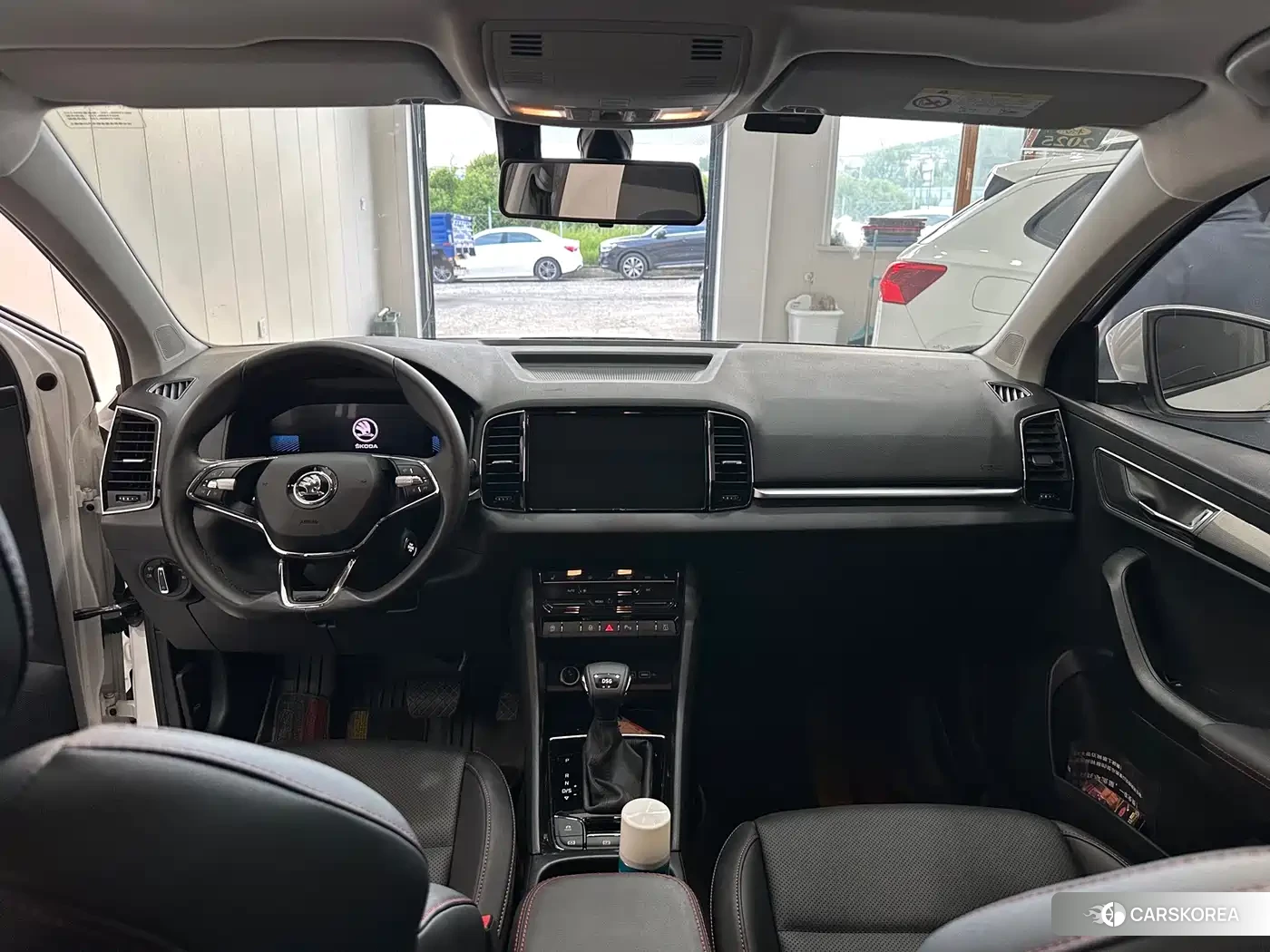 Skoda Karoq 2023 Белый из Китая