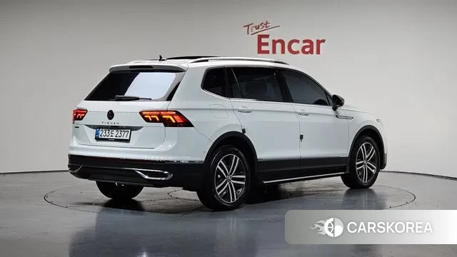 Volkswagen Tiguan Allspace 2022 Белый из Кореи