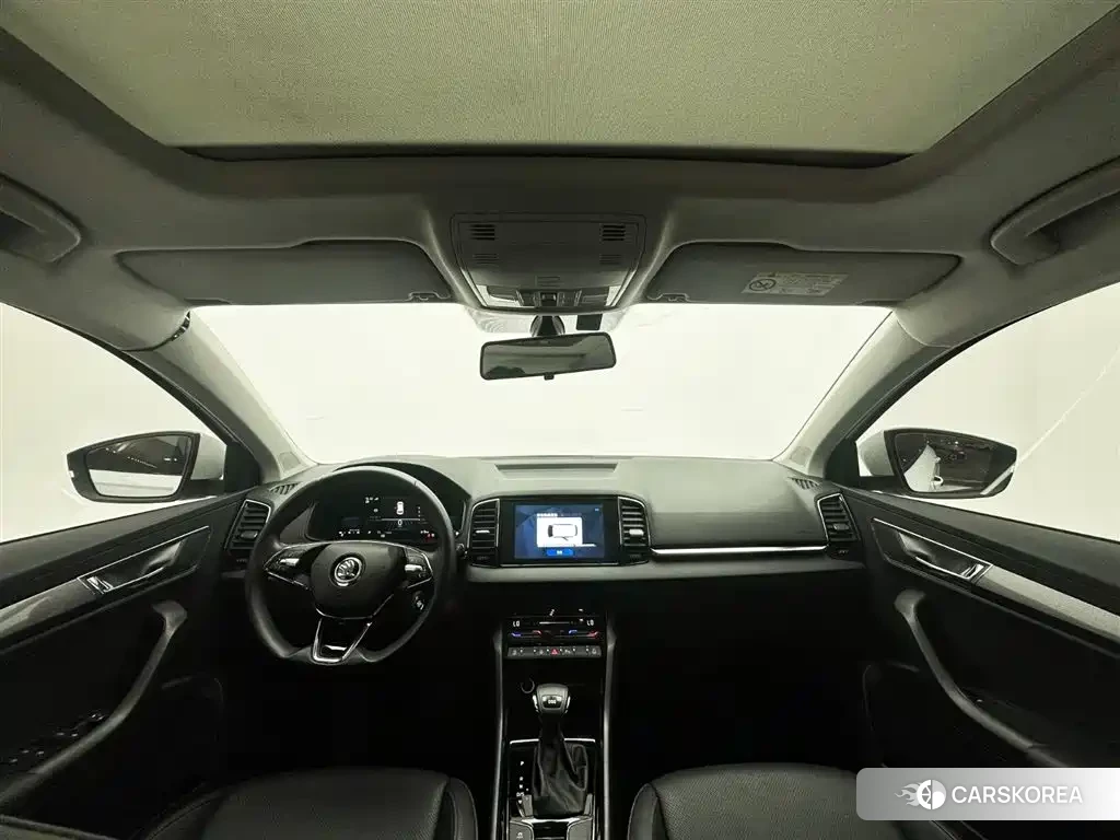 Skoda Karoq 2023 Белый из Китая