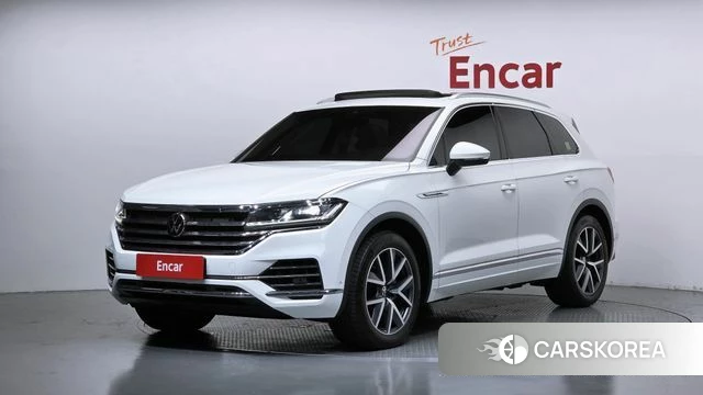 Volkswagen Touareg 3rd generation 2020 Белый из Кореи