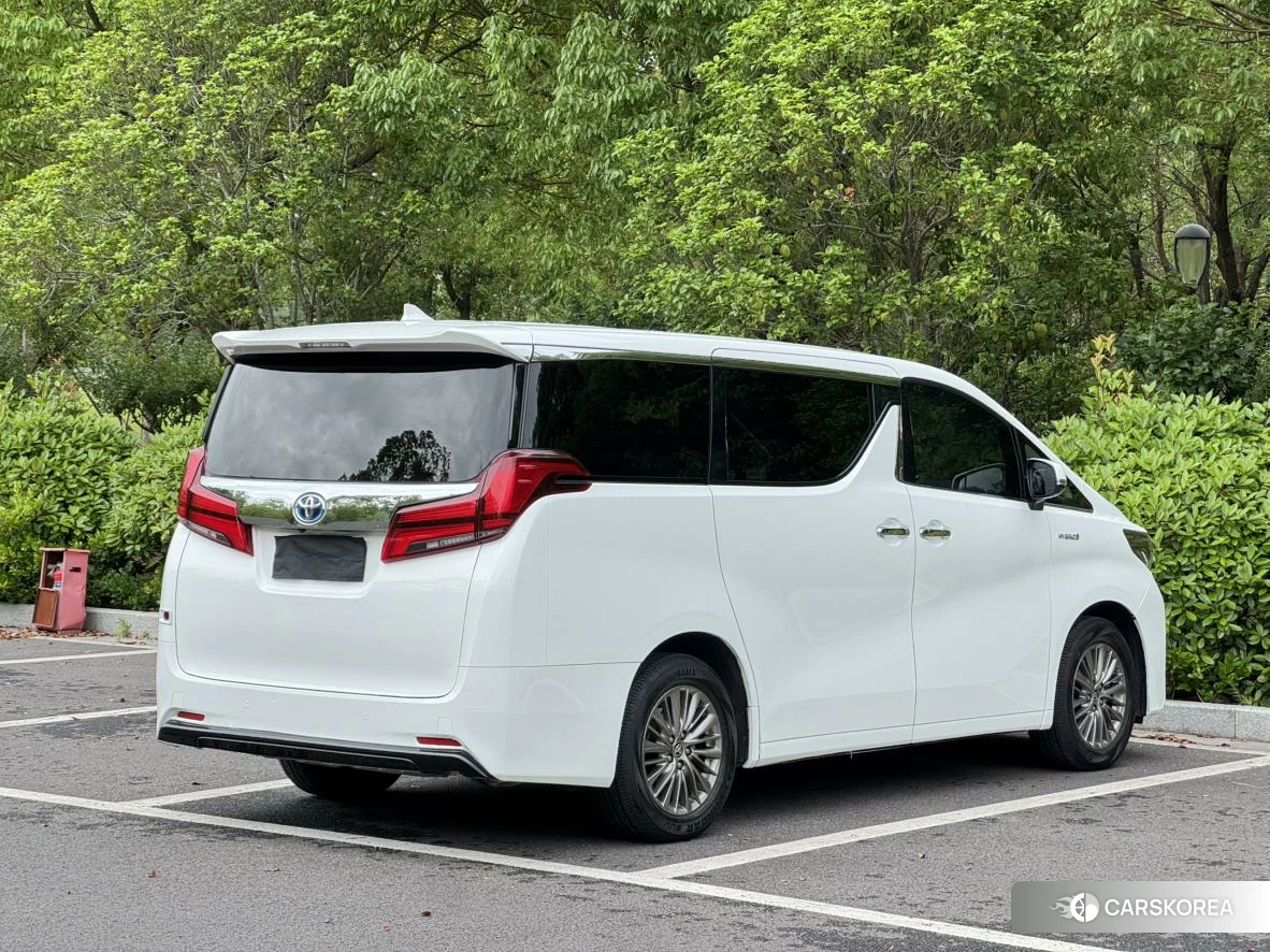 Toyota Alphard 2021 Белый из Китая