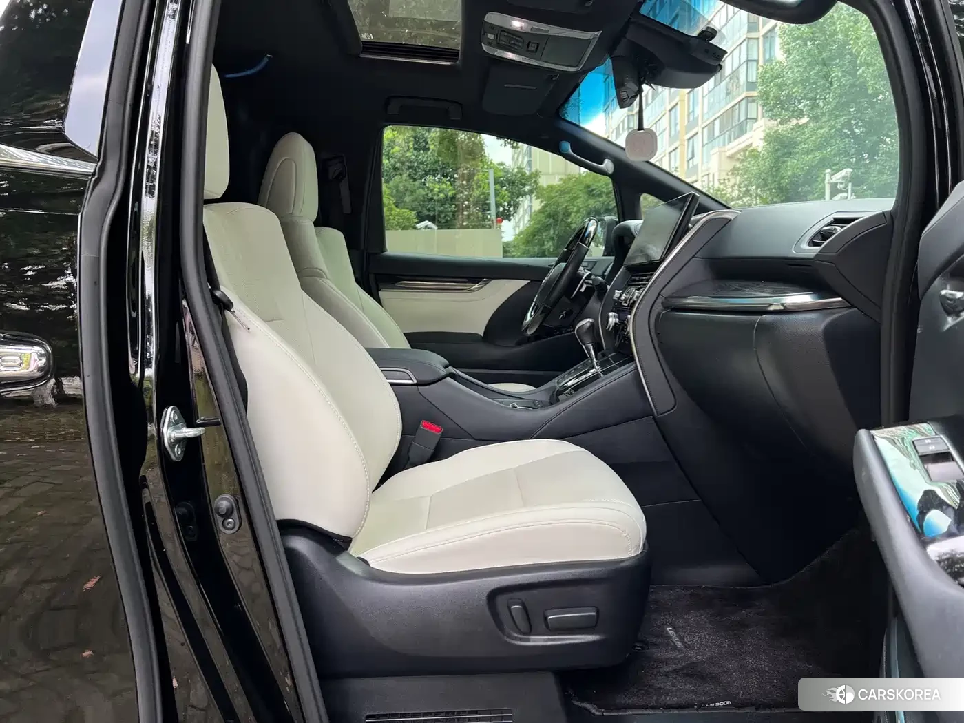 Lexus LM 2022 Черный из Китая